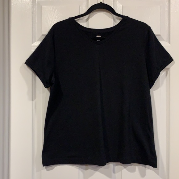 3 New & Like New Athletic Vneck Tees XL - Picture 11 of 13